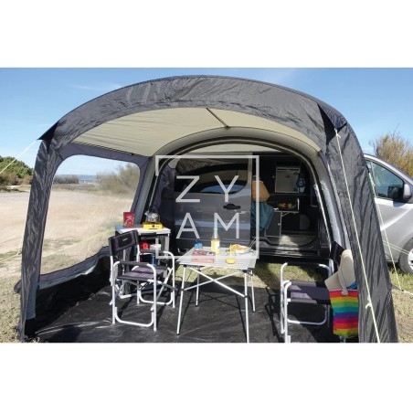 Mesa plegable de aluminio para 2 personas, compacta y ligera, ideal para campers y actividades al aire libre.