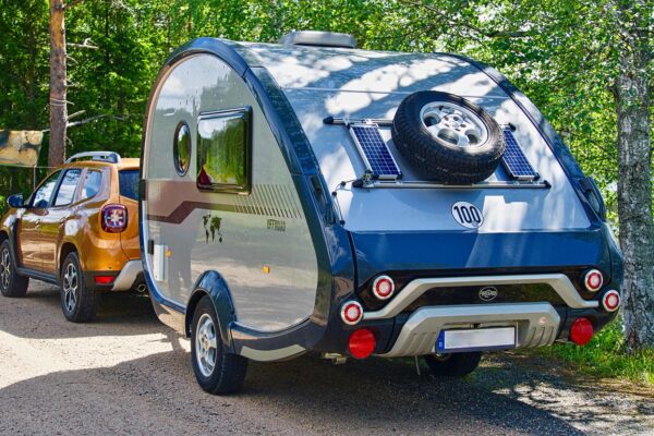 Cómo instalar una retrocámara en tu caravana: guía para principiantes